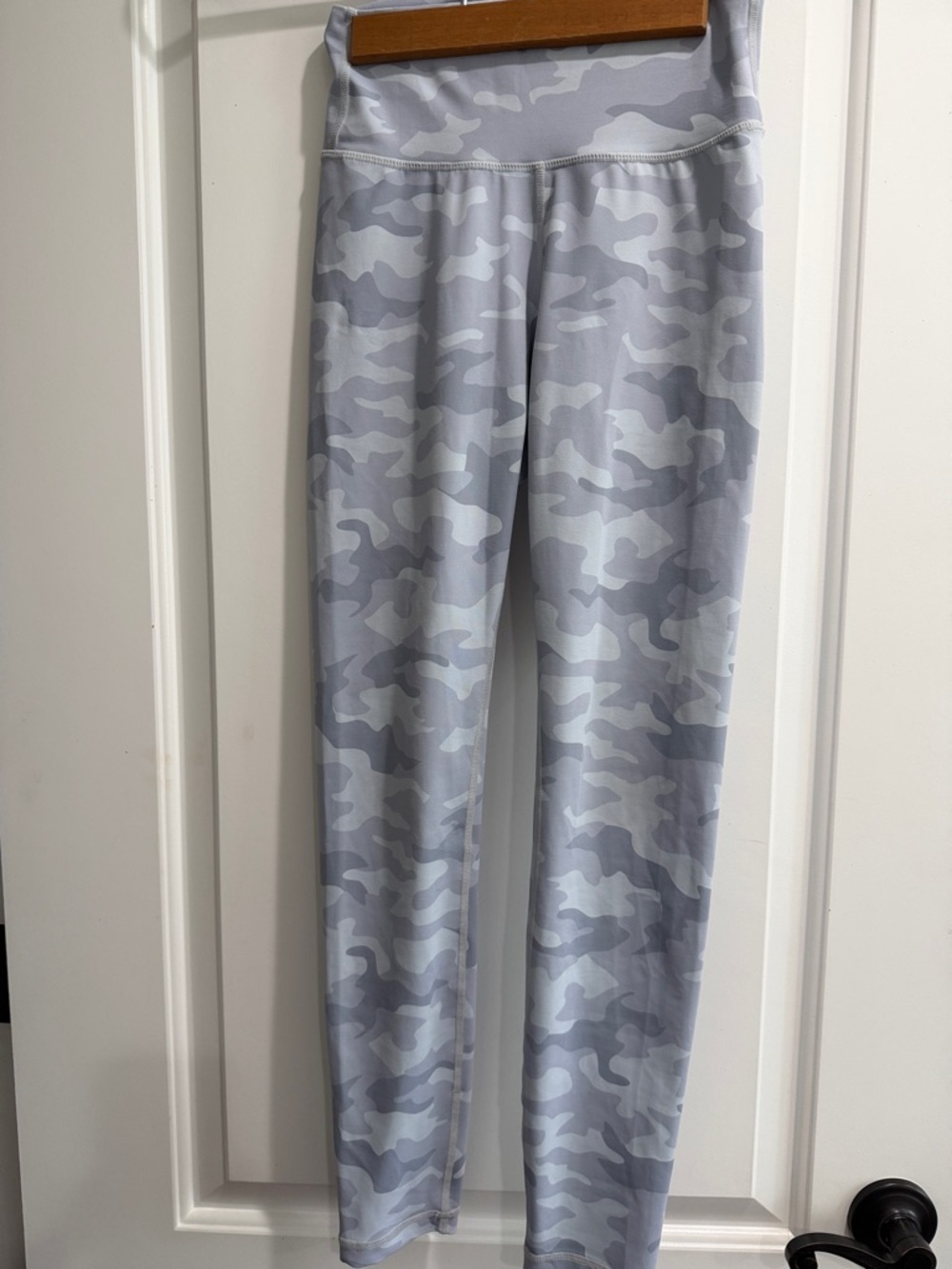 ALLFENIX- Woman’s Light Gray Camo Active Leggings